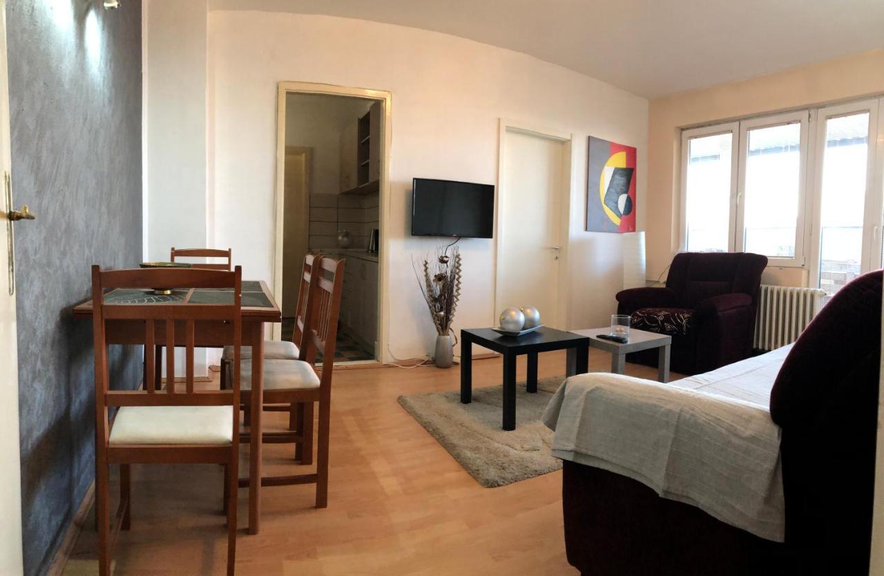 Square Vanilla Apartments سكوبجي المظهر الخارجي الصورة