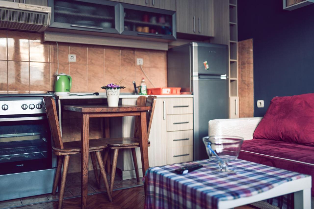 Square Vanilla Apartments سكوبجي المظهر الخارجي الصورة
